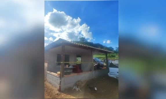 TRISTEZA NO INTERIOR: CORPO DE IDOSO É ENCONTRADO EM ESTADO DE DECOMPOSIÇÃO NA LINHA TRIGOLÂNDIA, EM TRÊS BARRAS