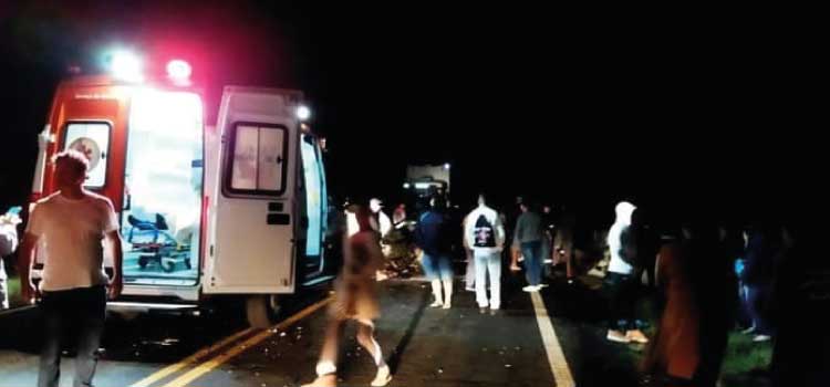 TRÂNSITO: Grave acidente entre 3 veículos deixa 6 mortos no Paraná