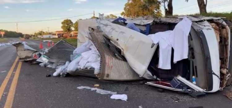 TRÂNSITO: Motorista morre em acidente entre caminhões na PR 483, em Francisco Beltrão