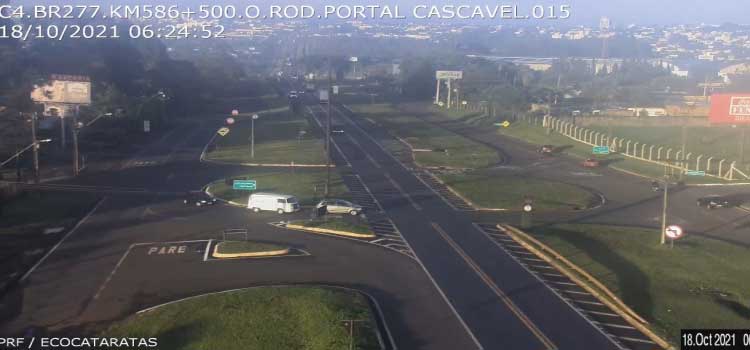 TRÂNSITO: PRF divulga vídeo de acidente entre carro e caminhão no trevo da Portal em Cascavel