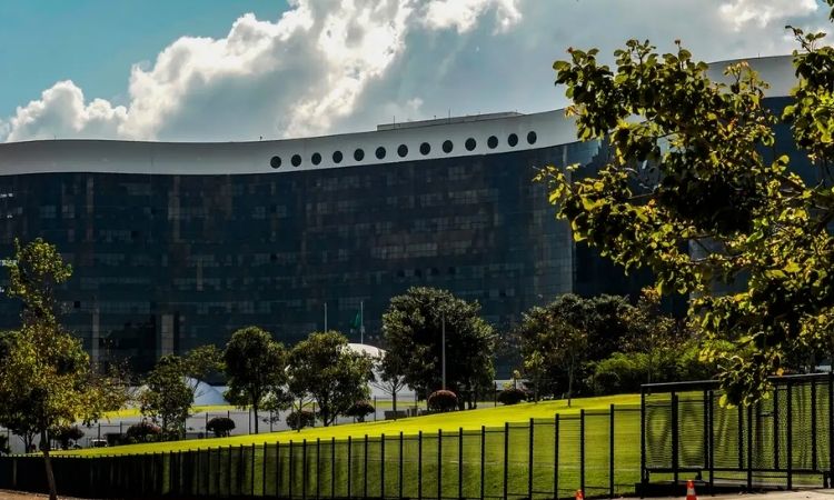 TSE determina que Lula e Janja removam vídeos contra Flávio Bolsonaro