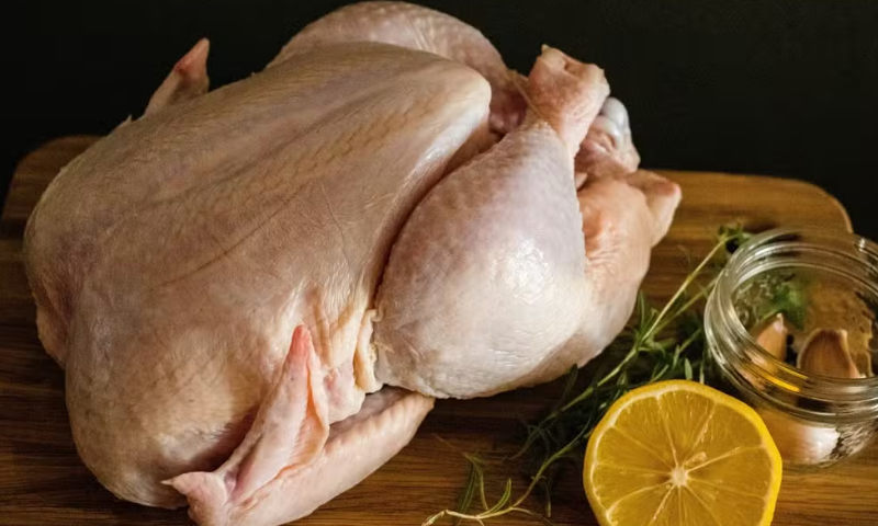 União Europeia considera controles satisfatórios e Brasil deve retomar exportação de mel e carne de aves