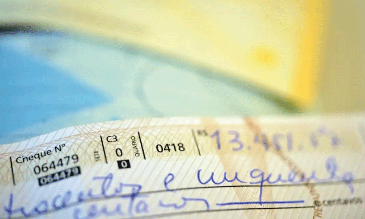 Uso de cheques no Brasil cai 95% desde 1995.