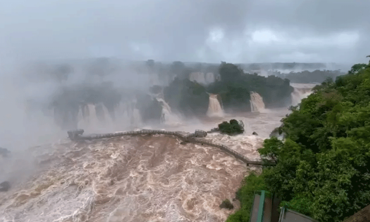 Vazão das Cataratas do Iguaçu sobe ainda mais e chega a 7,8 milhões de litros por segundo