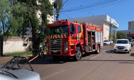 Vela provoca incêndio no centro de Cascavel