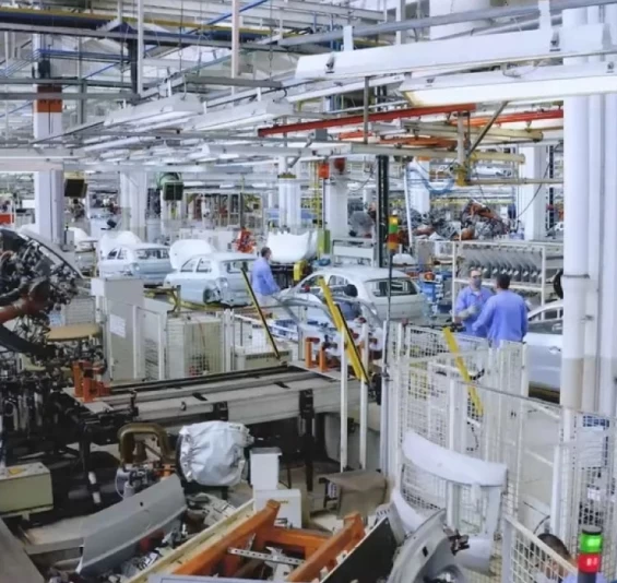 Volkswagen anuncia suspenção de um turno de produção na fábrica de Taubaté, SP.
