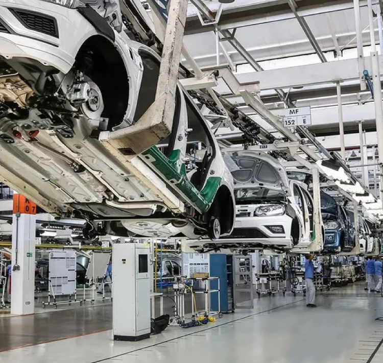 Volkswagen e GM iniciam férias coletivas para 5 mil trabalhadores nas fábricas do Vale do Paraíba.